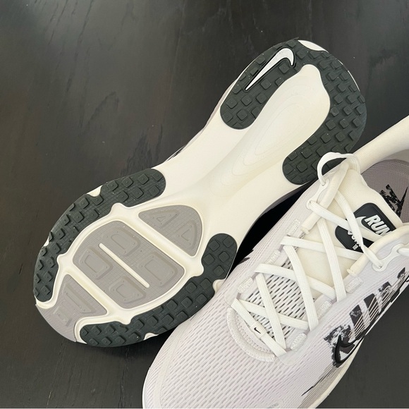 ✔️New✔️ NIKE Vomero 18 \'Run Pack\' main image 9